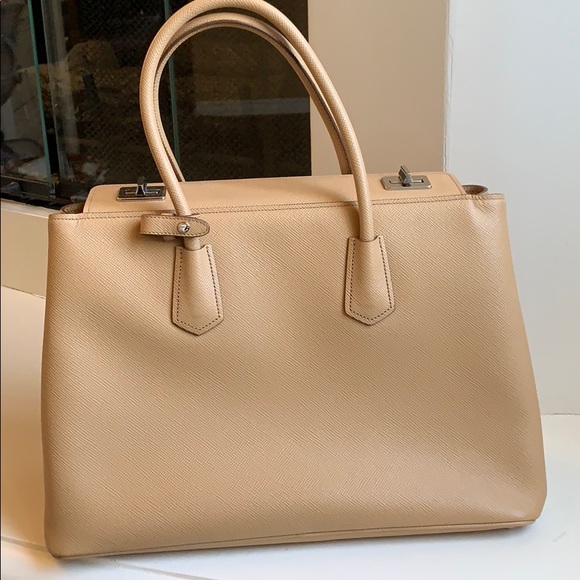 Prada handbags - Picture 2 of 7